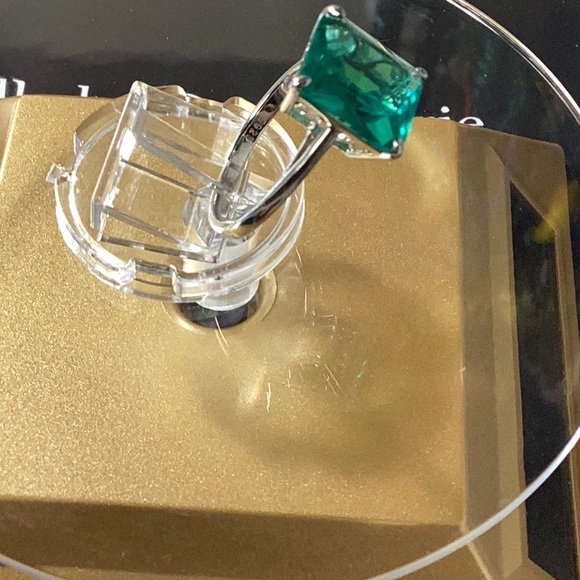 Octagon Light Green Emerald Stone Silver Ring - Picture 4 of 6